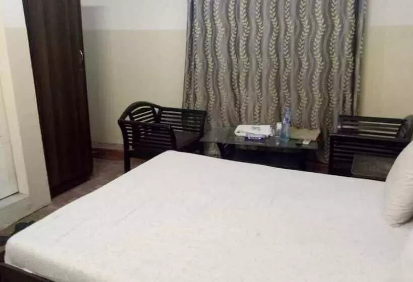پانسیون Four Season Guest House