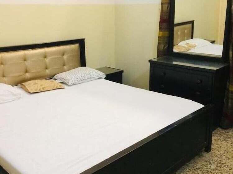 پانسیون Four Season Guest House