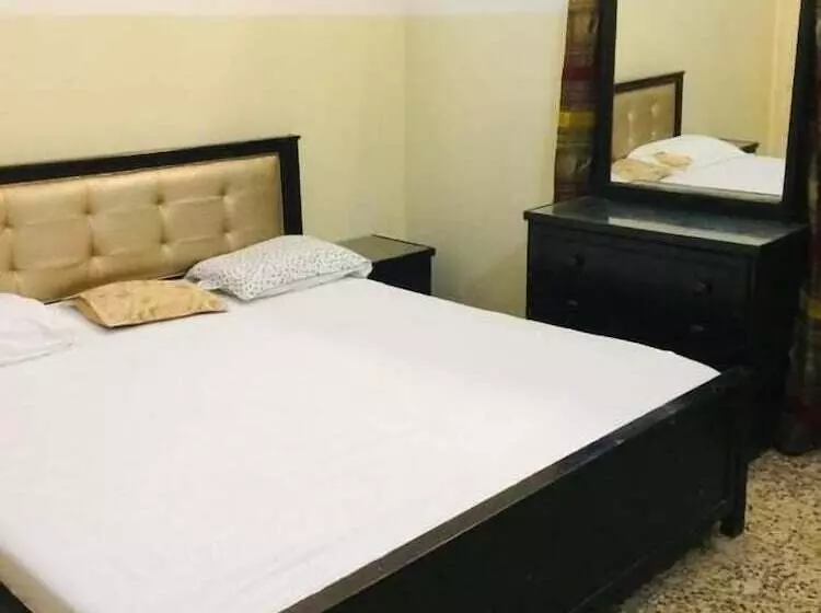 پانسیون Four Season Guest House