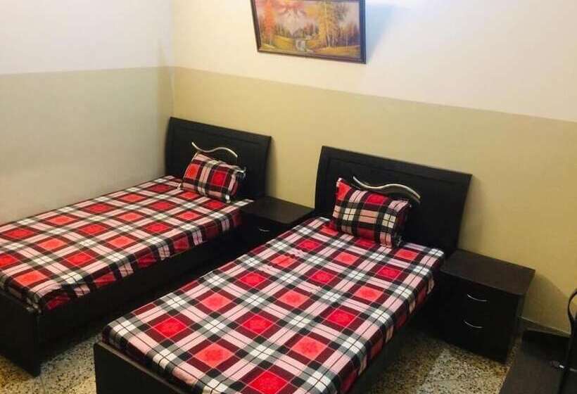 پانسیون Four Season Guest House