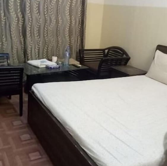 پانسیون Four Season Guest House