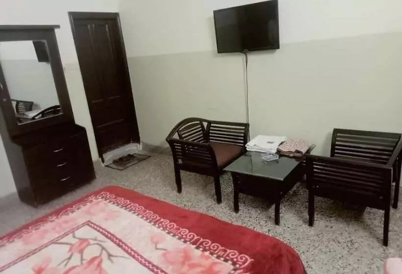پانسیون Four Season Guest House