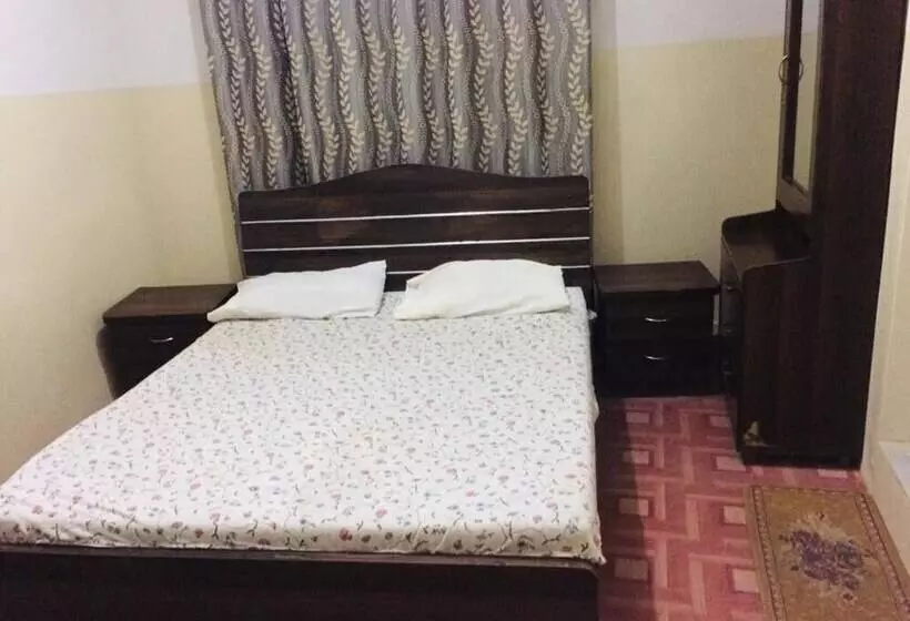پانسیون Four Season Guest House