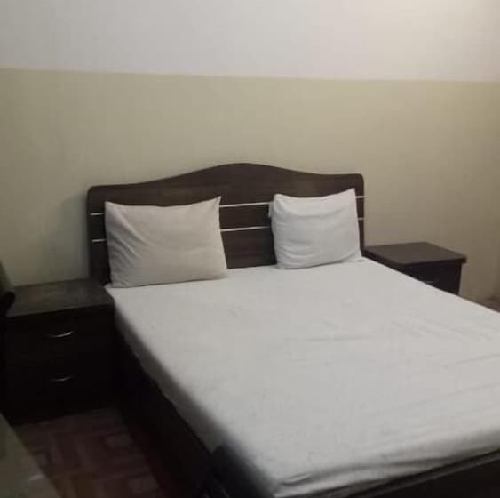 پانسیون Four Season Guest House