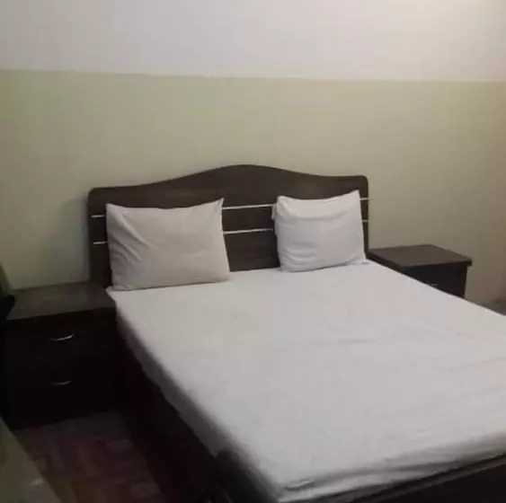 پانسیون Four Season Guest House