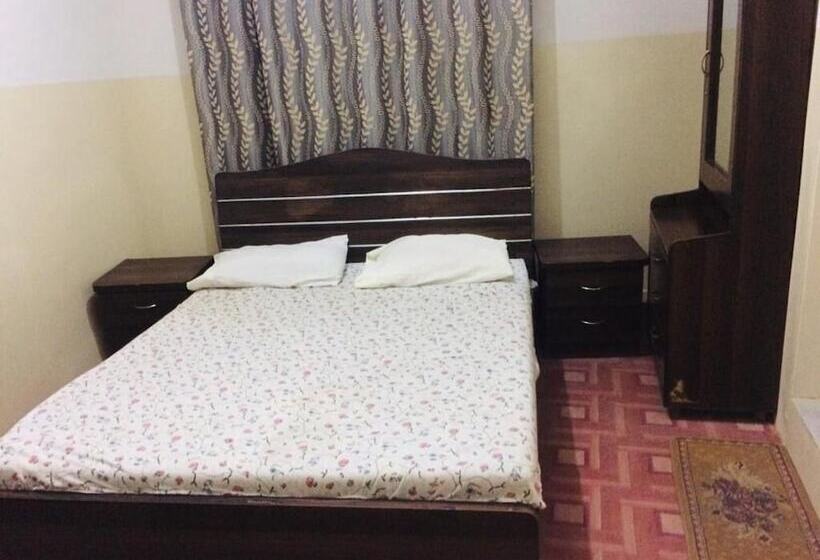 پانسیون Four Season Guest House