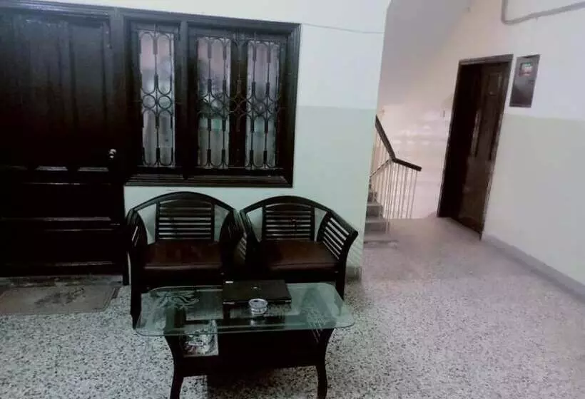 پانسیون Four Season Guest House
