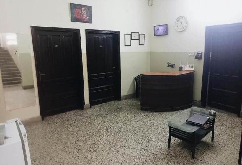 پانسیون Four Season Guest House