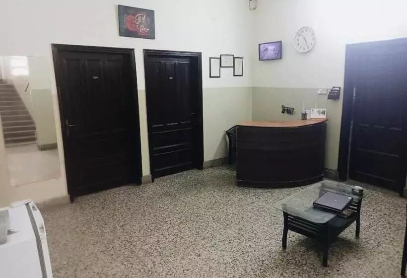 پانسیون Four Season Guest House