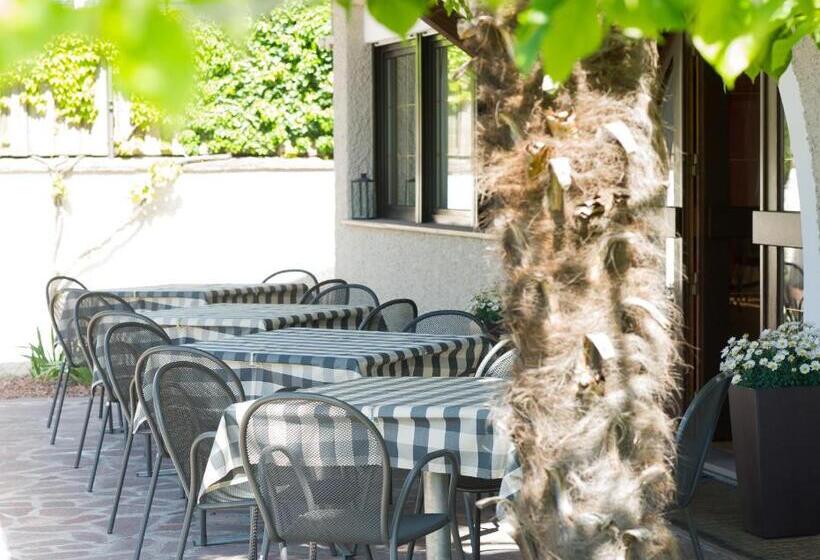 ホテル Garni Saltneregg