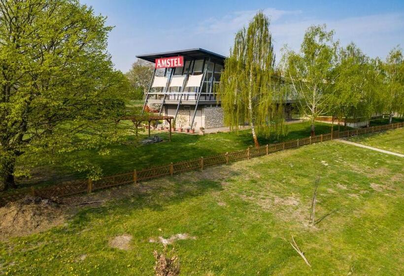 Amstel Hattyú Panzió  érintésmentes Bejelentkezés