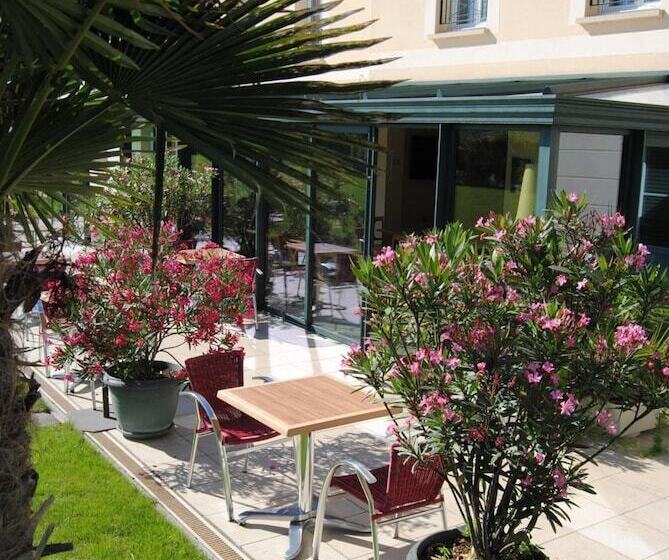 Brit Hotel Châteaudun