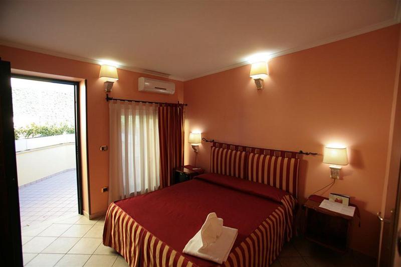 בית מלון כפרי Airport