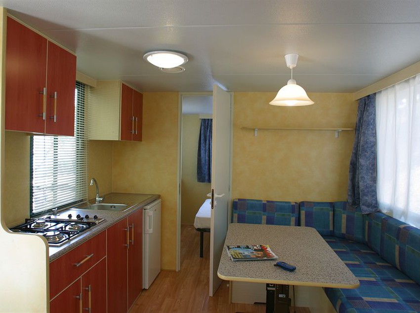 هتل Camping Village Baia e Cala Campi