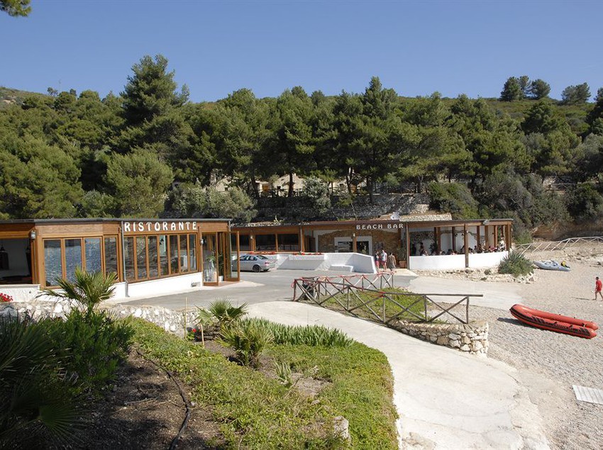 هتل Camping Village Baia e Cala Campi