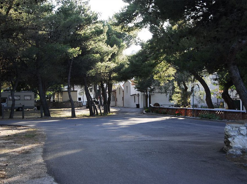 هتل Camping Village Baia e Cala Campi