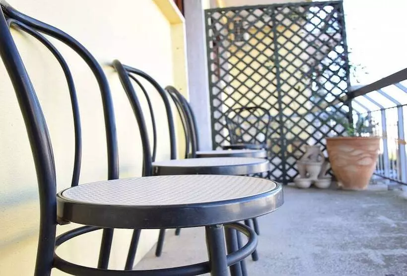 Отель B&b H. Grazia