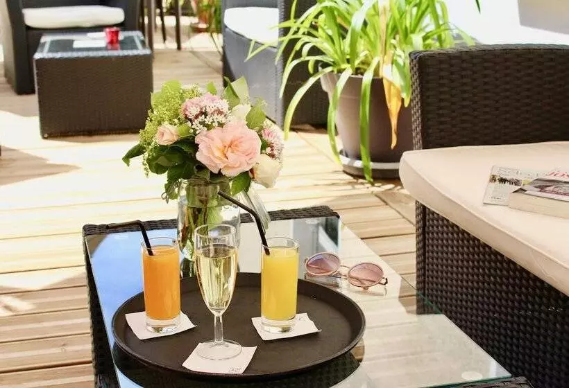 هتل Hôtel Le Charleston