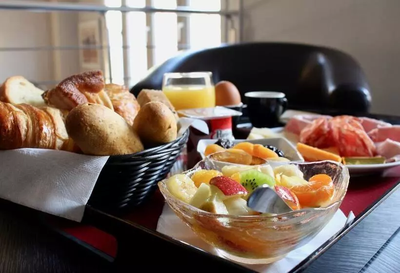 هتل Hôtel Le Charleston