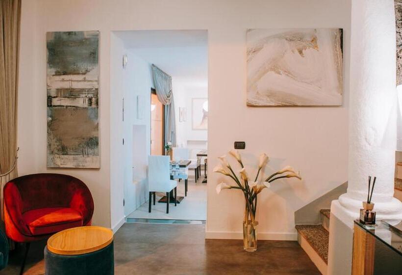 ホテル La Contrada