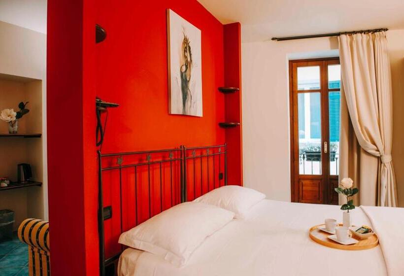 ホテル La Contrada