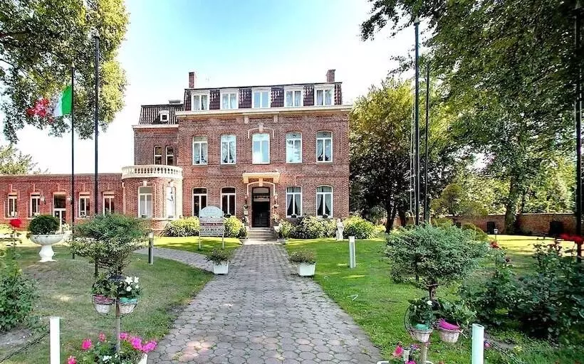 هتل Logis Manoir De Fourcy