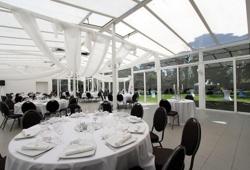 هتل Logis Manoir De Fourcy