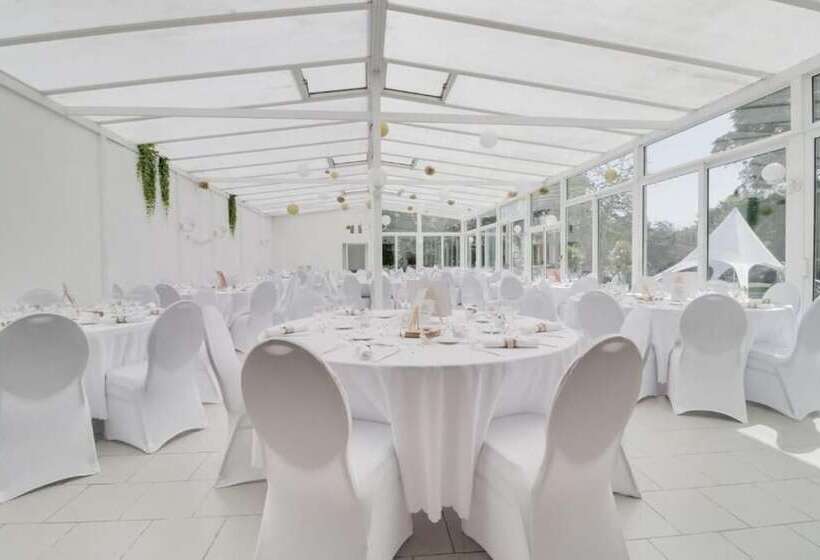 هتل Logis Manoir De Fourcy