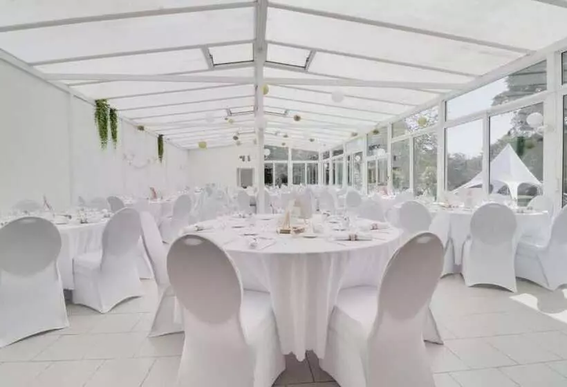 هتل Logis Manoir De Fourcy