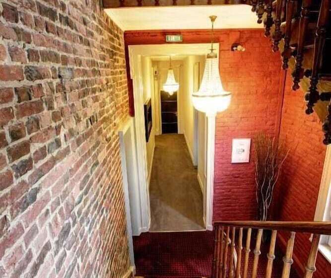 هتل Logis Manoir De Fourcy