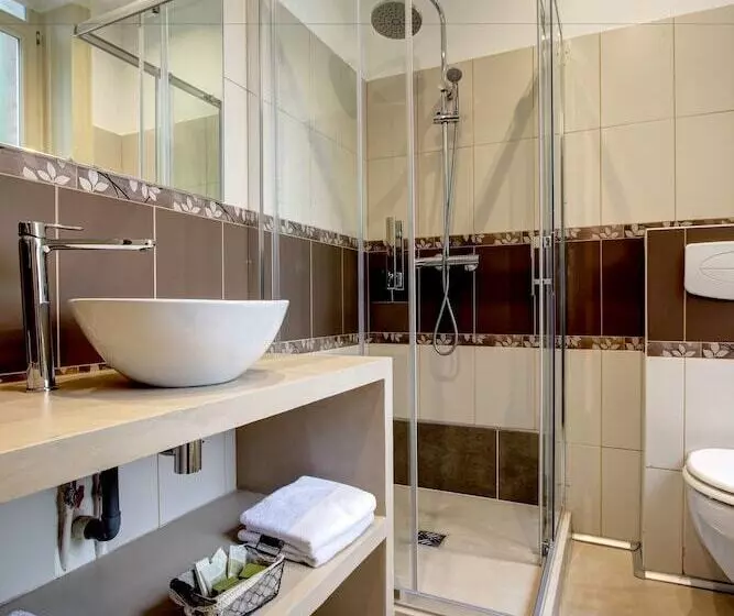 هتل Logis Manoir De Fourcy