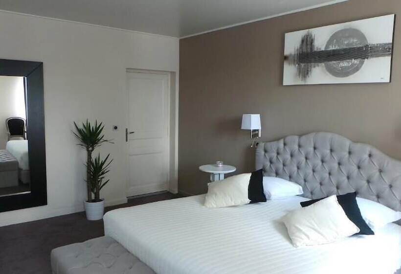 هتل Logis Manoir De Fourcy