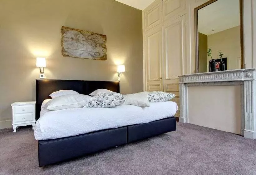 هتل Logis Manoir De Fourcy