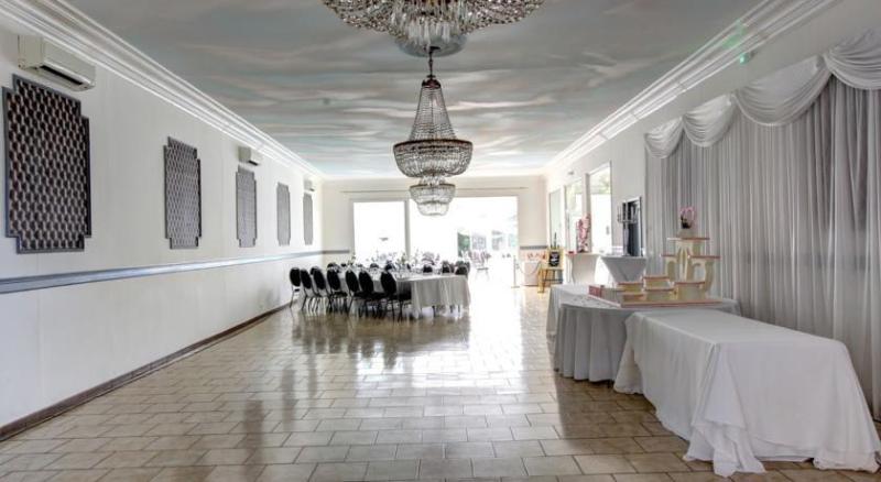 هتل Logis Manoir De Fourcy