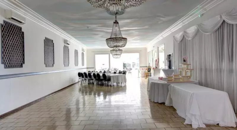 هتل Logis Manoir De Fourcy