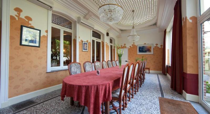 هتل Logis Manoir De Fourcy