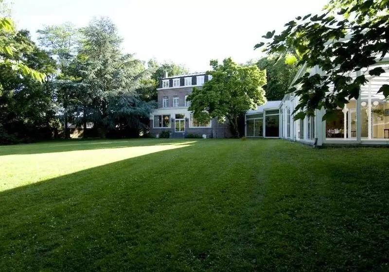 هتل Logis Manoir De Fourcy