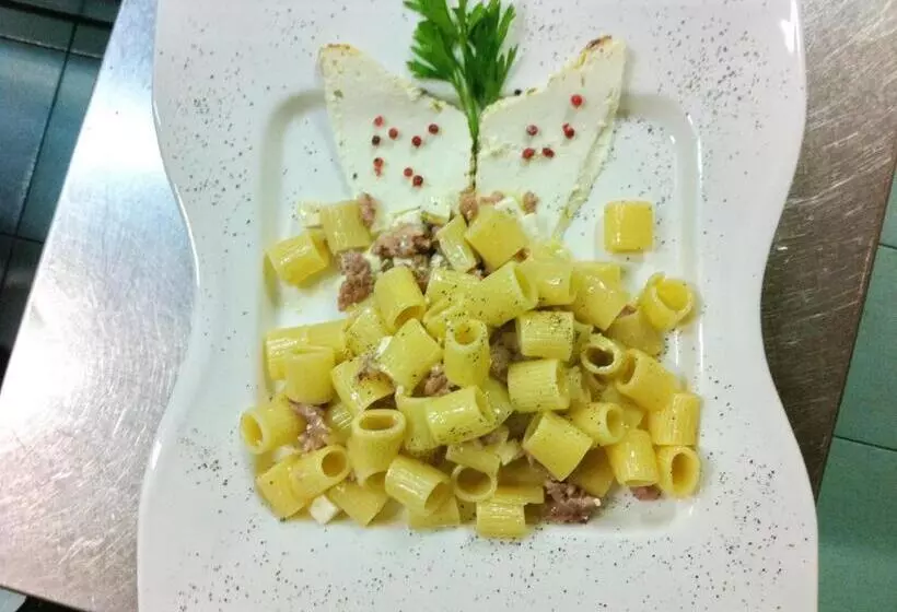 Hotelli Lory & Ristorante Ferraro