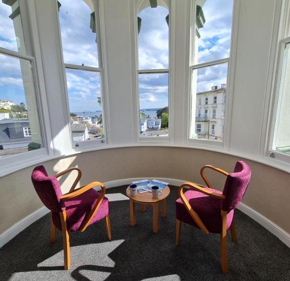 בית מלון כפרי Metropole