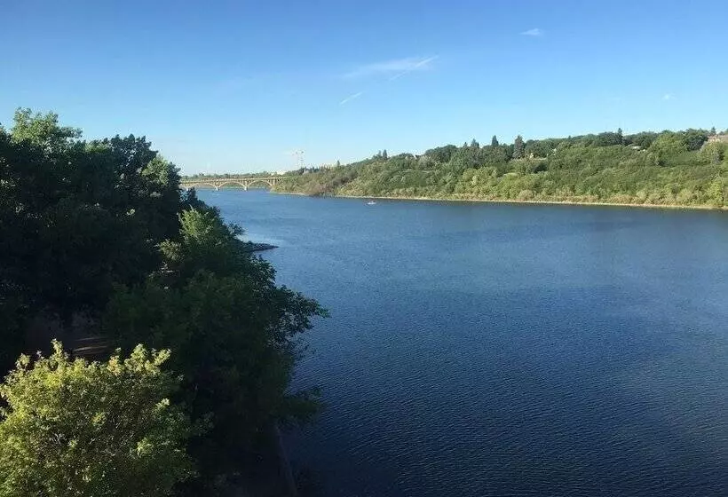 Hotel The Inn On College