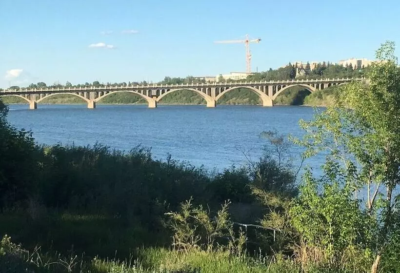 Hotel The Inn On College