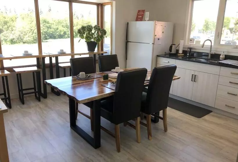 Hotel The Inn On College