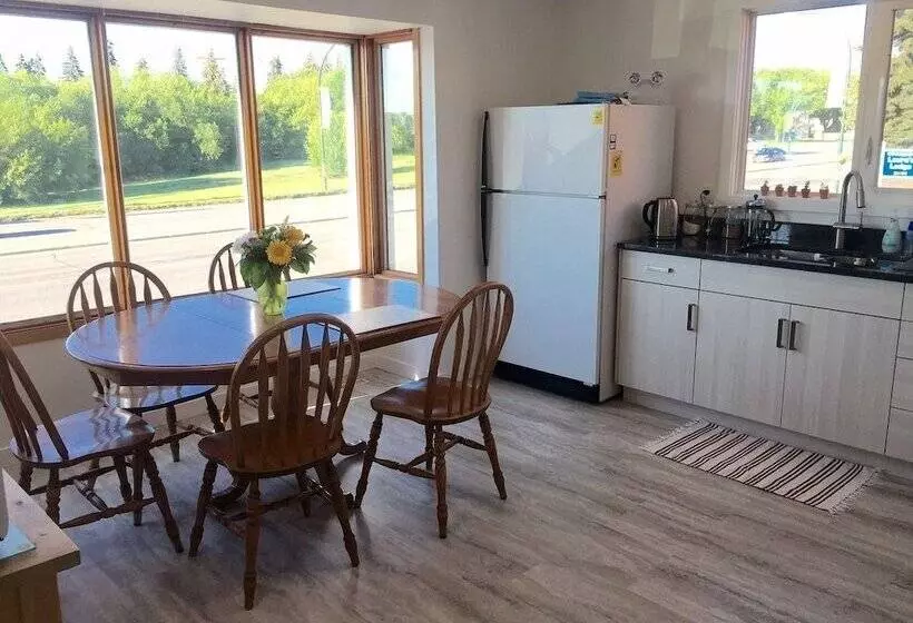 Hotel The Inn On College