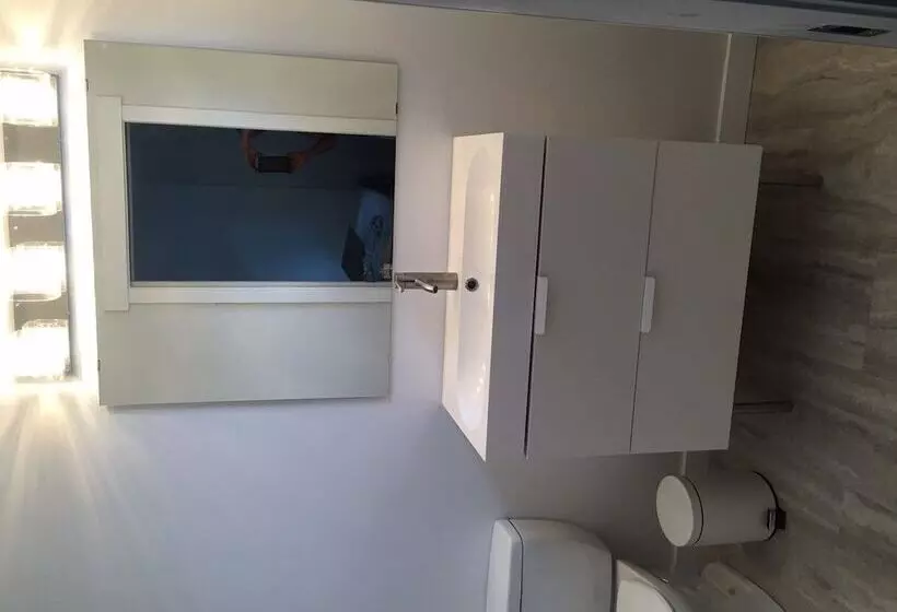 Hotel The Inn On College