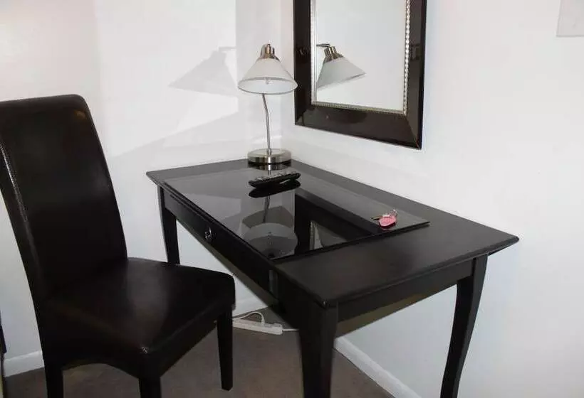 Hotel The Inn On College