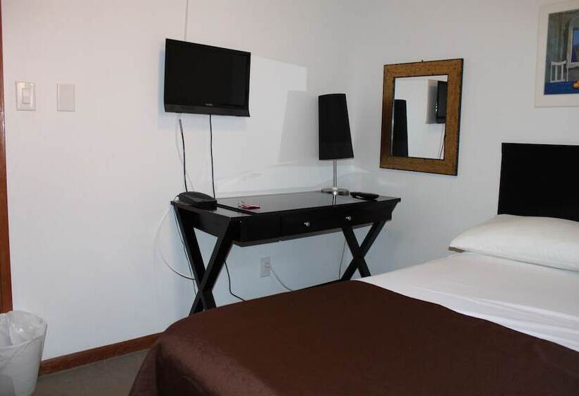 בית מלון כפרי The Inn On College