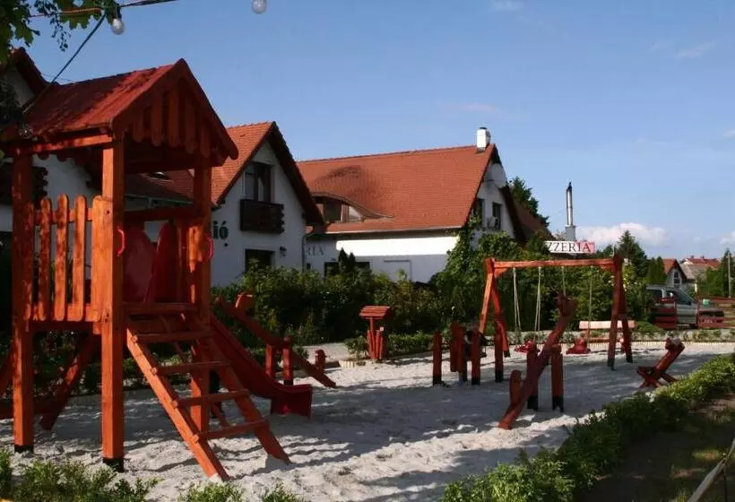 Tornácos Hotel   Hegykő