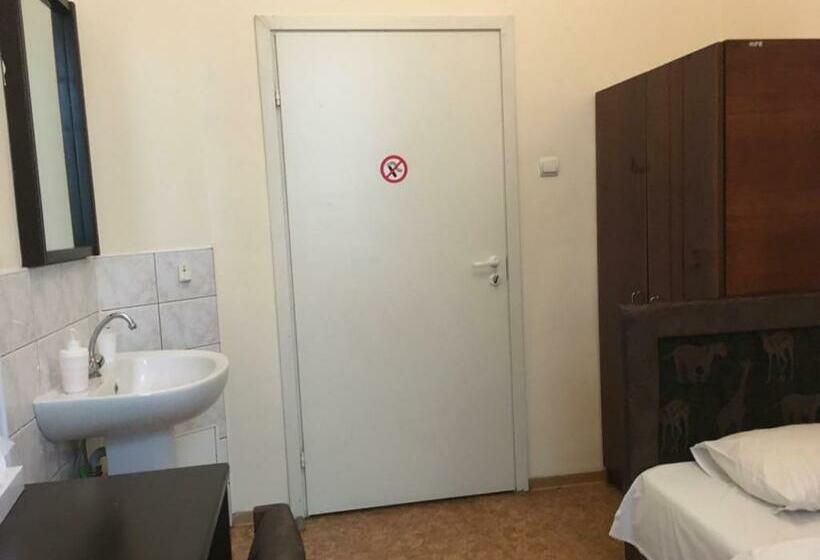 Hostel Viktorija With Private Rooms