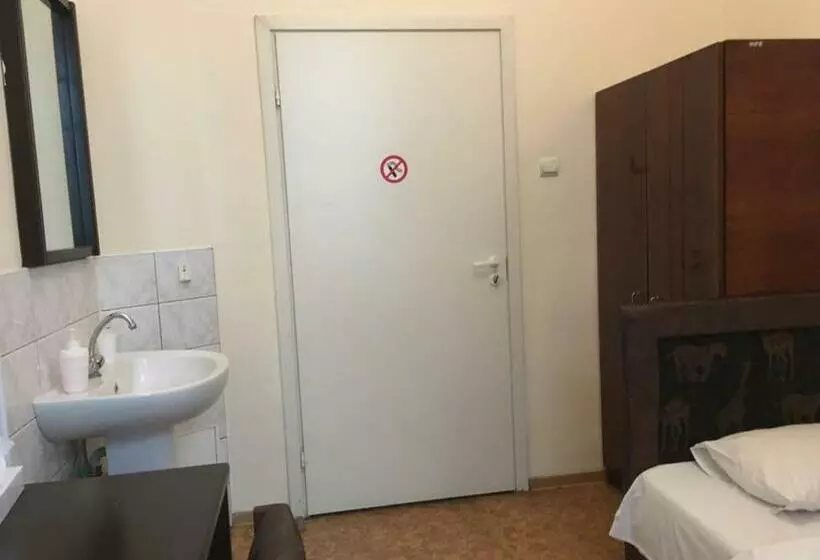 Hostel Viktorija With Private Rooms