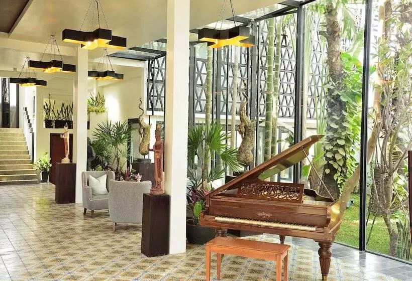 هتل Shintana Saya La Maison